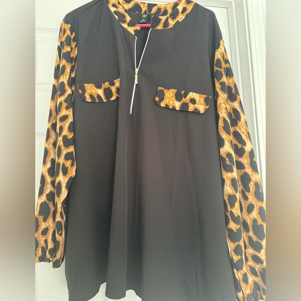 NWOT SHEIN Black Top with Leopard Print Collar 🐆🐆🐆